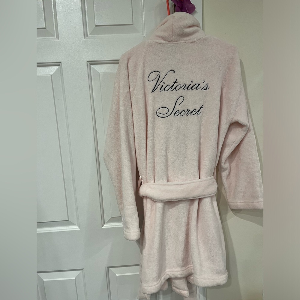 Victoria’s Secret cozy plush robe - Picture 5 of 6